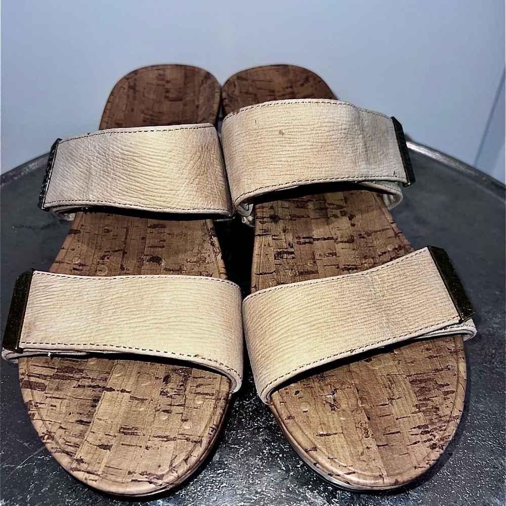 Vionic Cream Double Strap Sandals
